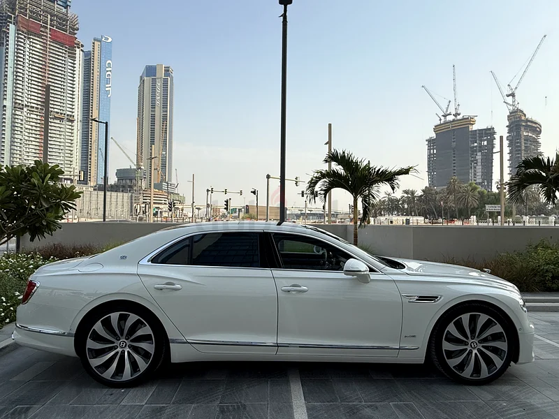 GCC First Edition Low mileage Very good condition No Accident No Paint63398526730242114