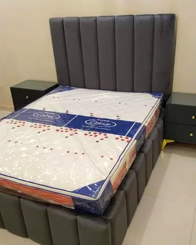 Stylish Modern Queen Bed Frame with Mattress - Perfect for Your Bedroom!