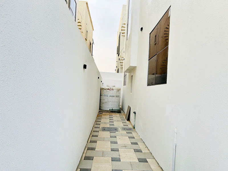 🏡 Spacious 5-Bedroom Villa for Sale in Helio 1, Ajman – AED 1.5 Million63892121632387111