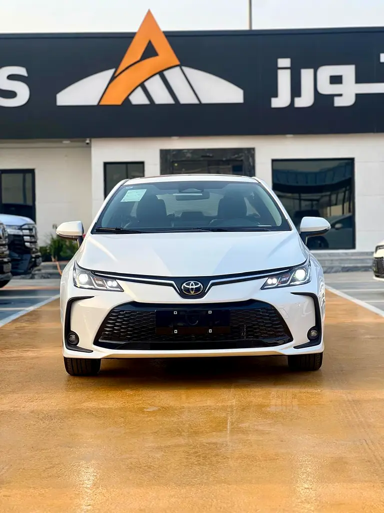 Toyota Corolla 2025 — photo 1 of 18