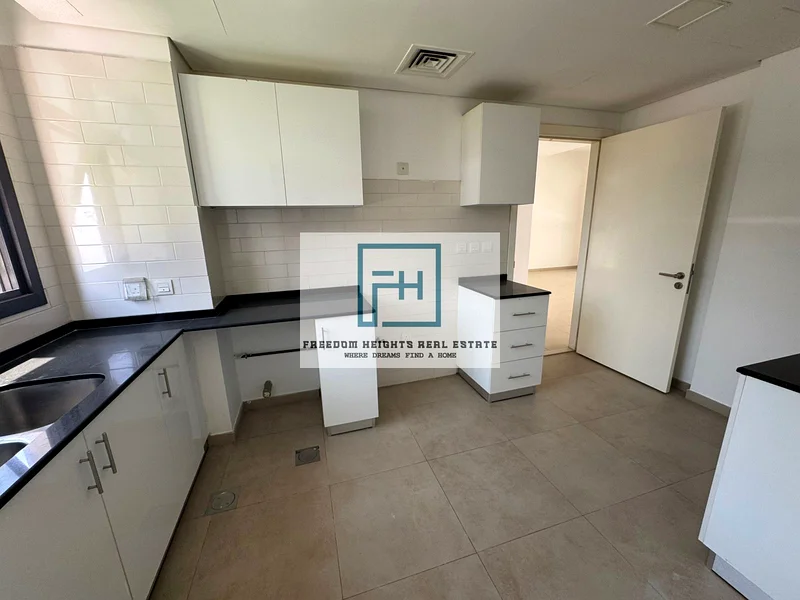 🏡فيلا زاوية رائعة مكونة من 3 غرف نوم للإيجار63300043640706113