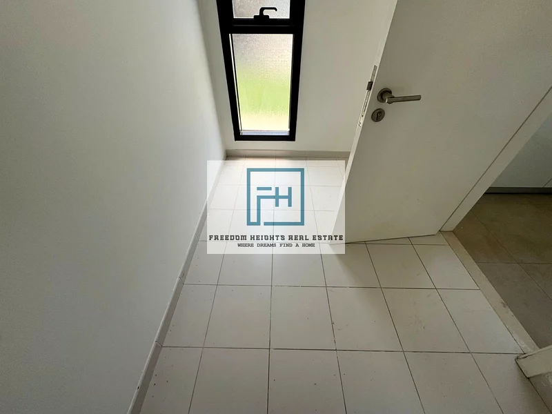 🏡فيلا زاوية رائعة مكونة من 3 غرف نوم للإيجار63300043640706112