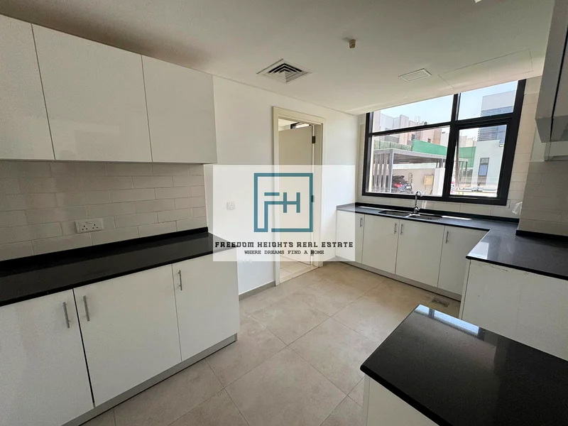 🏡فيلا زاوية رائعة مكونة من 3 غرف نوم للإيجار63300043640706114
