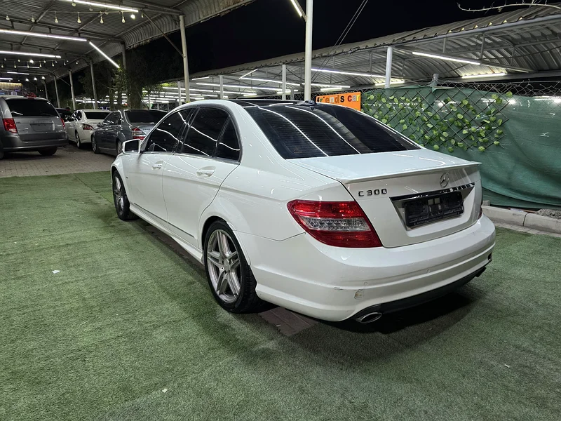 Very clean Gulf-spec Mercedes-Benz C30063231164315907113