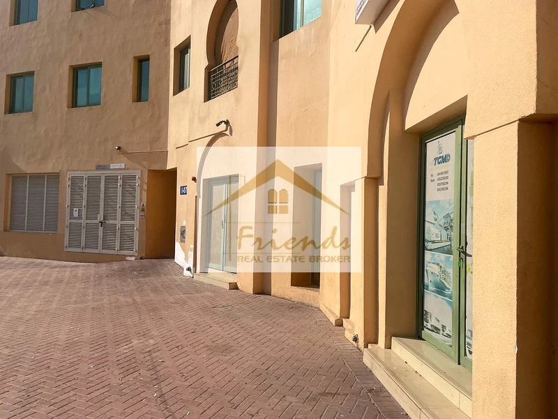 محل تجاري واسع للبيع في كلاستر المغرب | فرصة تجارية ممتازة | سعر جيد63825488432897110