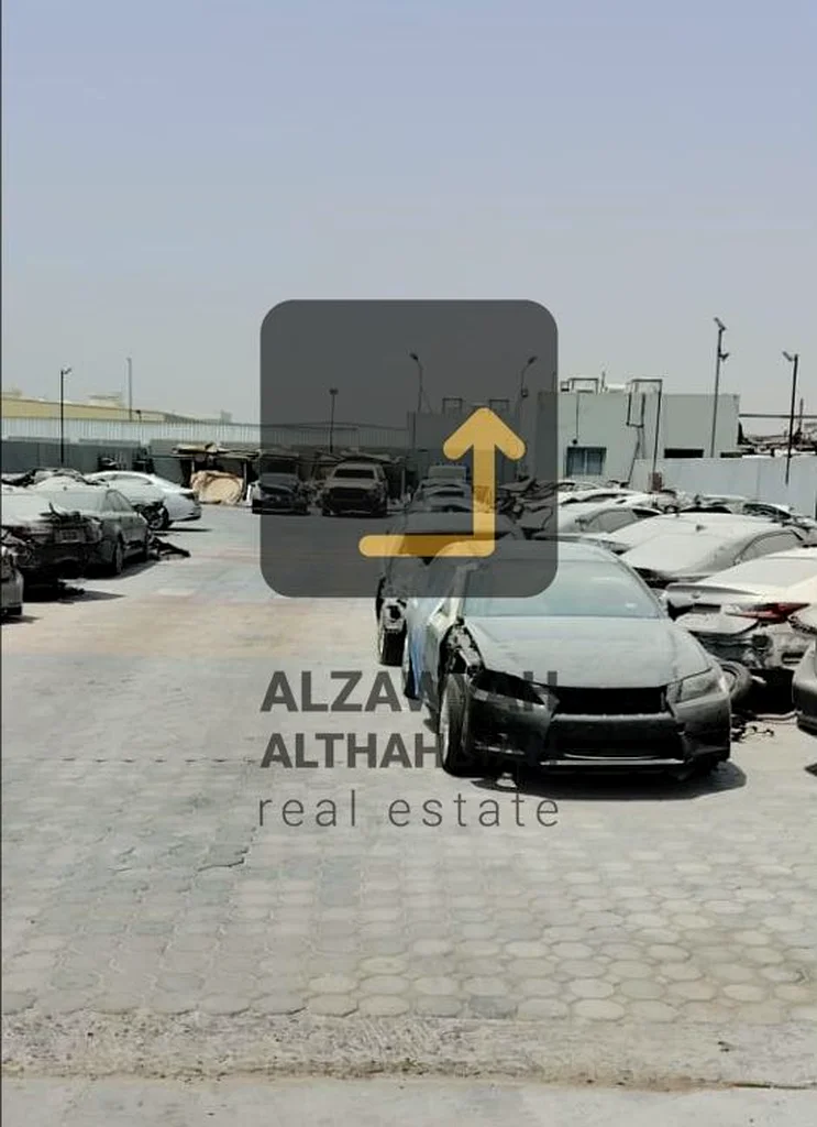 فرصة استثمارية نادرة في قلب المنطقة الصناعية بالشارقة للبيع – أرض صناعية مسيجة تبلغ مساحتها 12,840 قدم مربع في63818717605122113