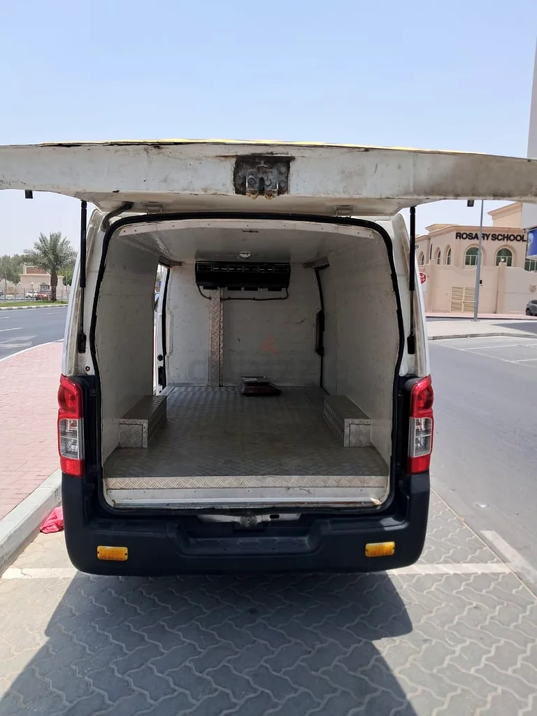Nissan Urvan with chiller facility63227257800706111