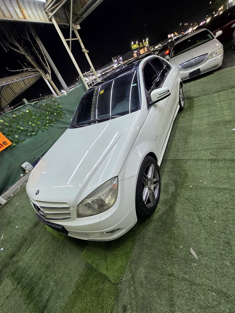 Very clean Gulf-spec Mercedes-Benz C30063231164315907112