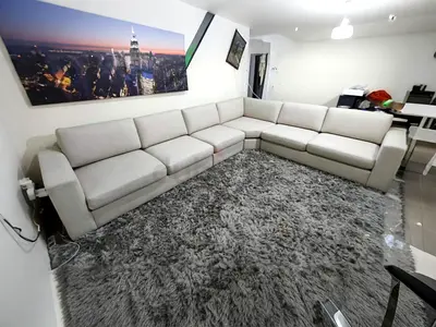 Home center Etrno Spacious Modern L-Shaped Sofa in Light Grey - Perfect for Your Living Room!