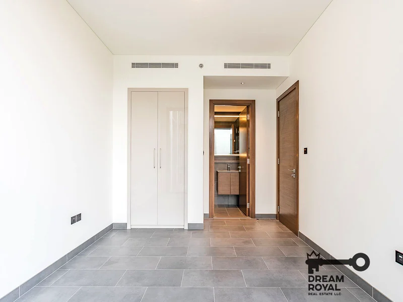 Modern 1BR | Attached Bath | Bright Space63759159725058114