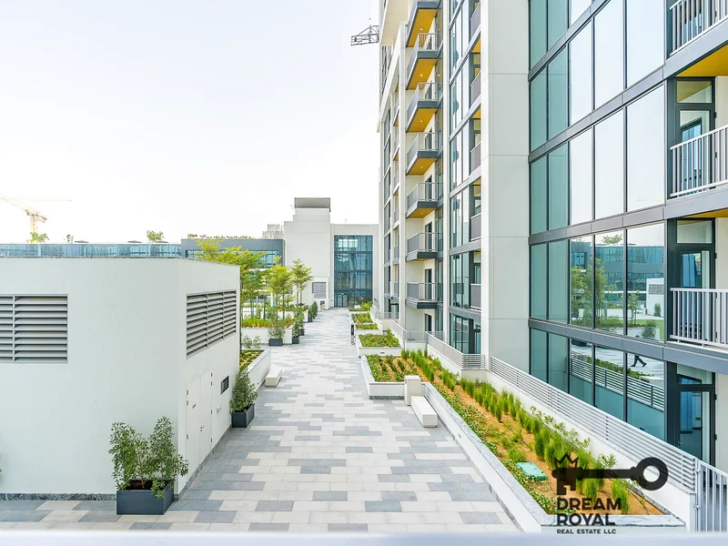 Modern 1BR | Attached Bath | Bright Space63759159725058112
