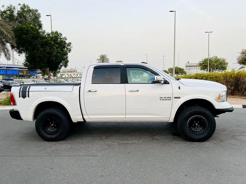 DODGE RAM 1500 5.7L V8 HAMI LARAMIE FULL OPTION GCC SPECS SINGLE OWNER63231165015555114