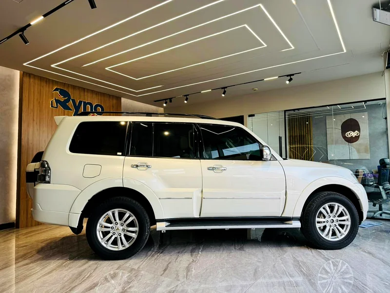 2020 Mitsubishi Pajero GLS 3.8L V6 | New tyres | EMI 1200 Aed PM | with Full service history |63398586838786113