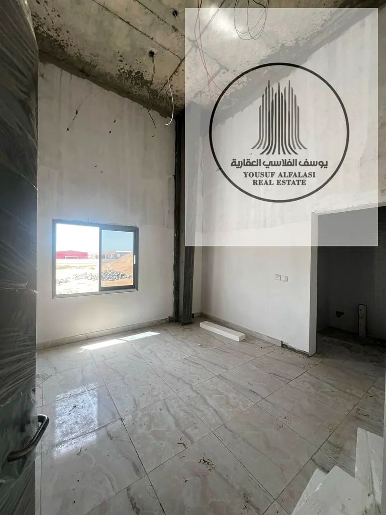 مستودع للإيجار بمساحة 11000 قدم مربع مع طاقة كهربائية 110 كيلوواط63219812251779112