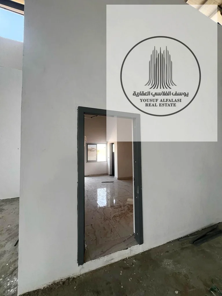 مستودع للإيجار بمساحة 11000 قدم مربع مع طاقة كهربائية 110 كيلوواط63219812251779111