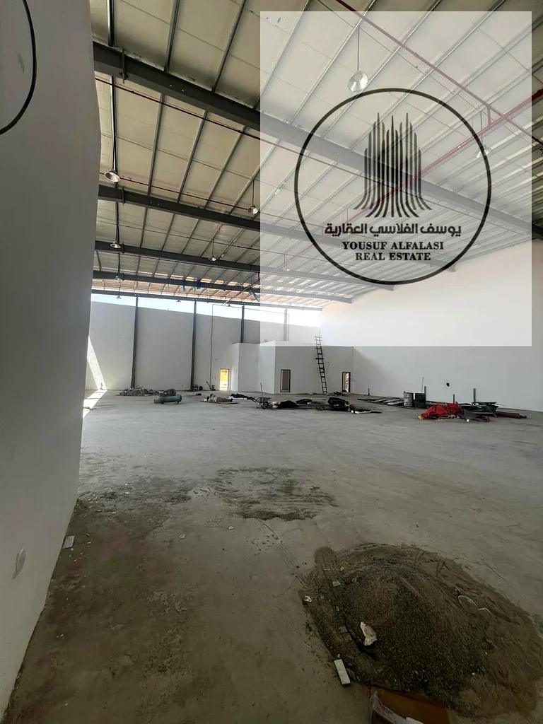 مستودع للإيجار بمساحة 11000 قدم مربع مع طاقة كهربائية 110 كيلوواط63219812251779113