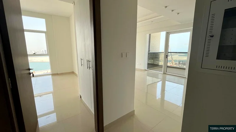 شقة أنيقة وواسعة من غرفتي نوم - طابق عالي - جديدة بالكامل - بإطلالة على البحيرة63864087212033114