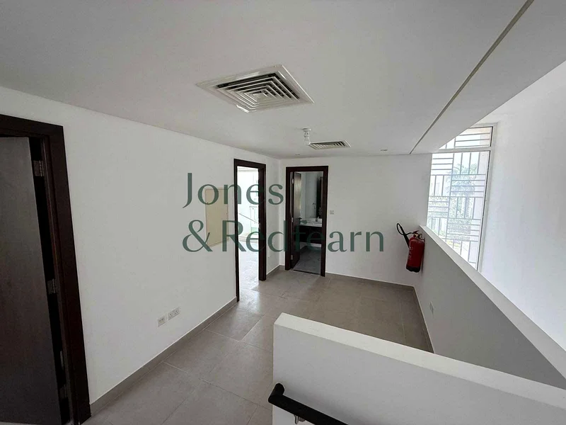 Single Row | Mid Unit | Ready to move in63730987793409113