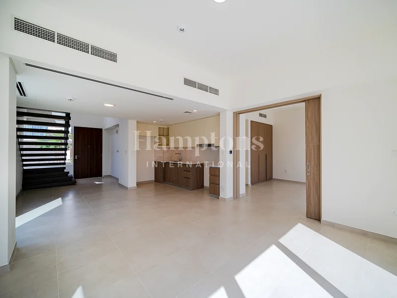 Close To Pool | Vacant | On Green Belt63947675177347111