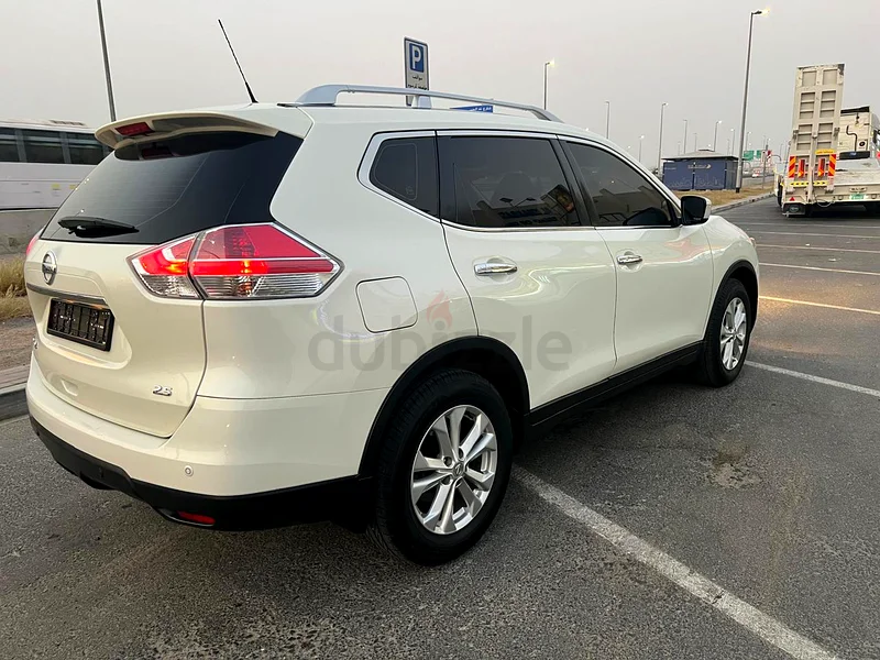 A 5 seater suv offers a 2.5 liter engine GCC car very very good condition net and clean car63399963861633114