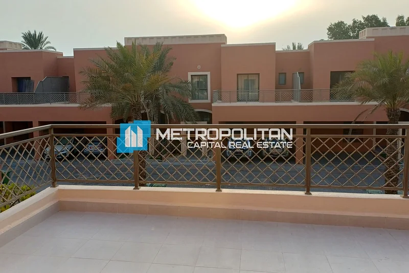 جاهز للانتقال | 4 غرف نوم مع حمام وشرفة | حديقة خاصة63403401836930112