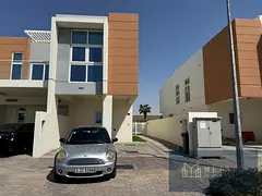 R2EM- 3bed +maid 5 bath -Corner -Vacant now