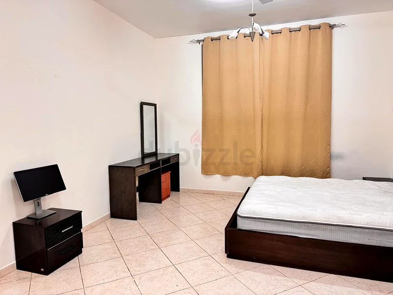 غرفة عائلية للأزواج الهنود، مخرج مترو برجمان 263218792509314111