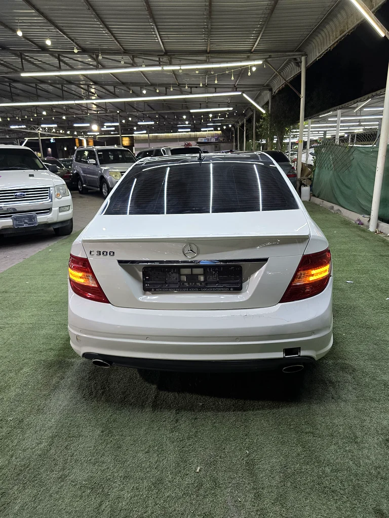 Very clean Gulf-spec Mercedes-Benz C30063231164315907114