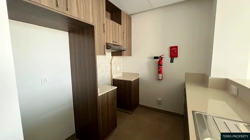 شقة جديدة وواسعة غير مؤثثة بغرفة نوم واحدة وإطلالة جزئية على الشاطئ63864087101313114
