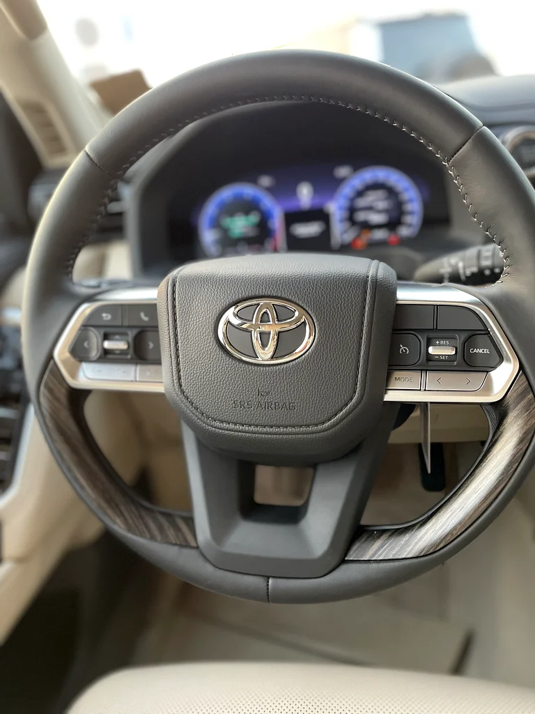 Toyota Land Cruiser VXE63231164437762112