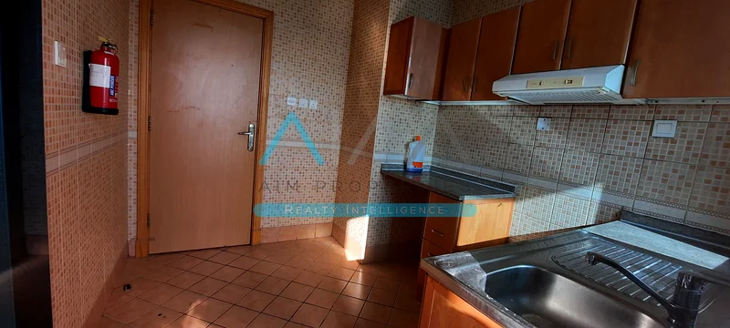Vacant | Extra Large 1BR with Balcony | Just 600k63978598097411112