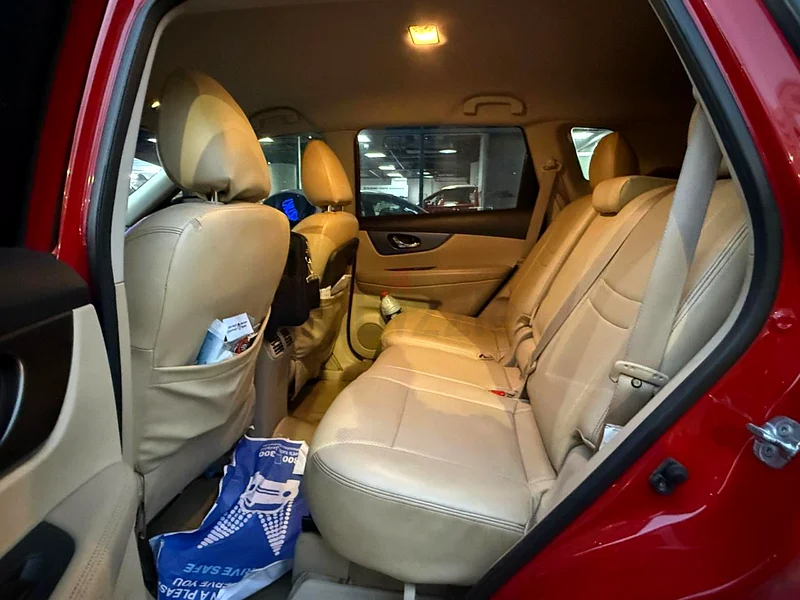 Nissan X-Trail 2.5 SV (7-seater / Inline 4)63399976537729113