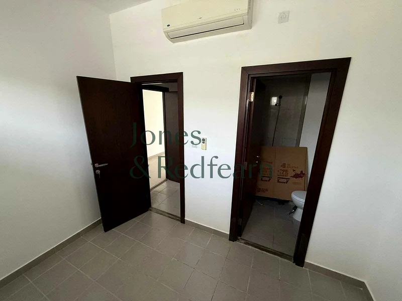 Single Row | Mid Unit | Ready to move in63730987793409112
