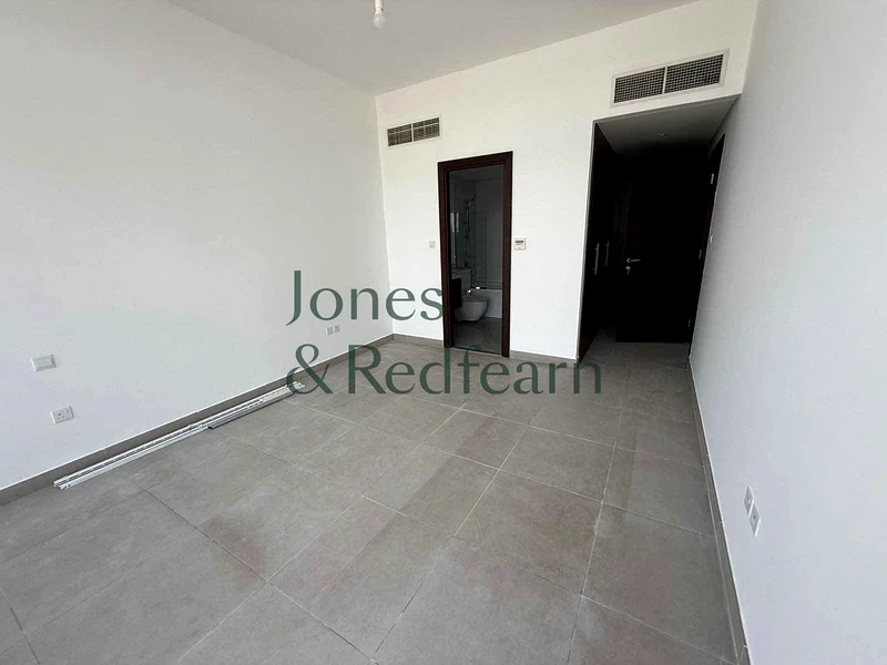 Single Row | Mid Unit | Ready to move in63730987793409111