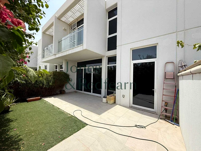 Single Row | Mid Unit | Ready to move in63730987793409110