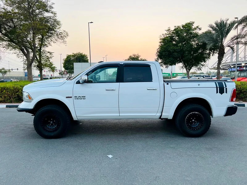 DODGE RAM 1500 5.7L V8 HAMI LARAMIE FULL OPTION GCC SPECS SINGLE OWNER63231165015555113