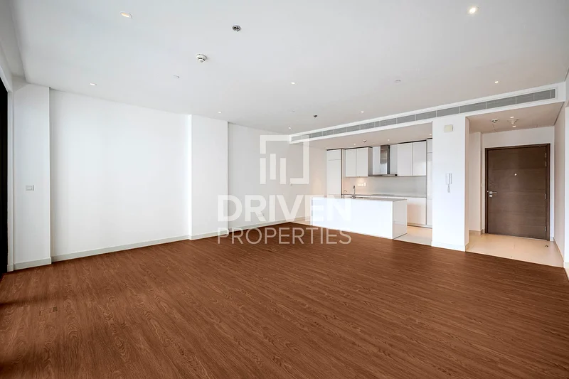 Exclusive and Bright Apt | Spacious Unit63948362003203110