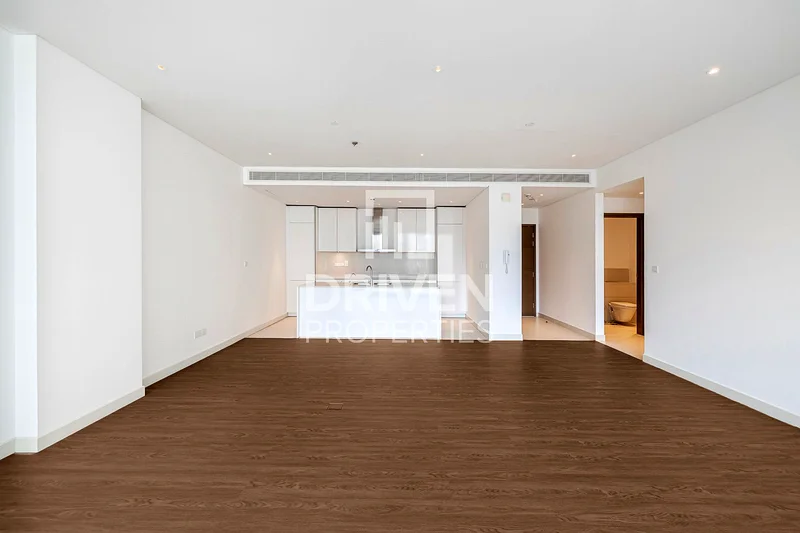 Exclusive and Bright Apt | Spacious Unit63948362003203111