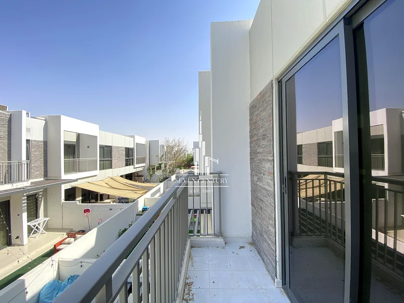 Prime Location |  3 BR | Spacious Layout |  Vacant64002422644610114