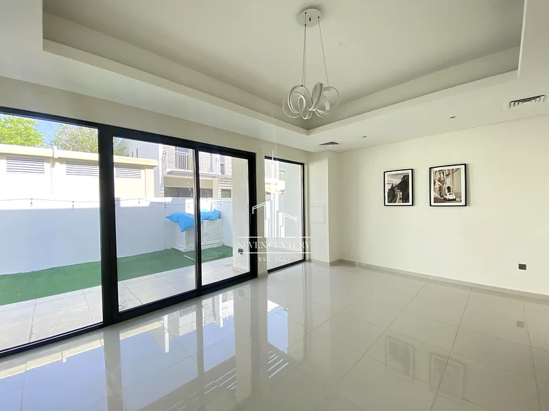 Prime Location |  3 BR | Spacious Layout |  Vacant64002422644610113