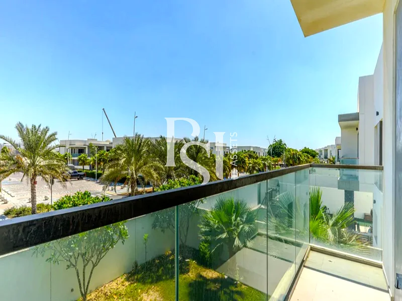 Single Row | Unfurnished | Luxury Living63849892245761111