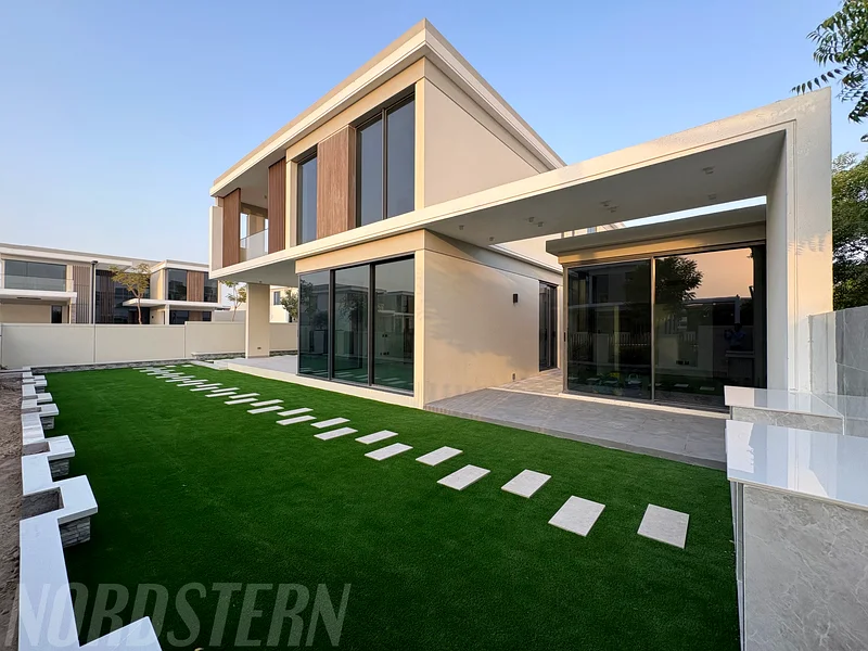 الركن | وحدة فيلا متميزة كبيرة | تطل على الحديقة63736339487617110