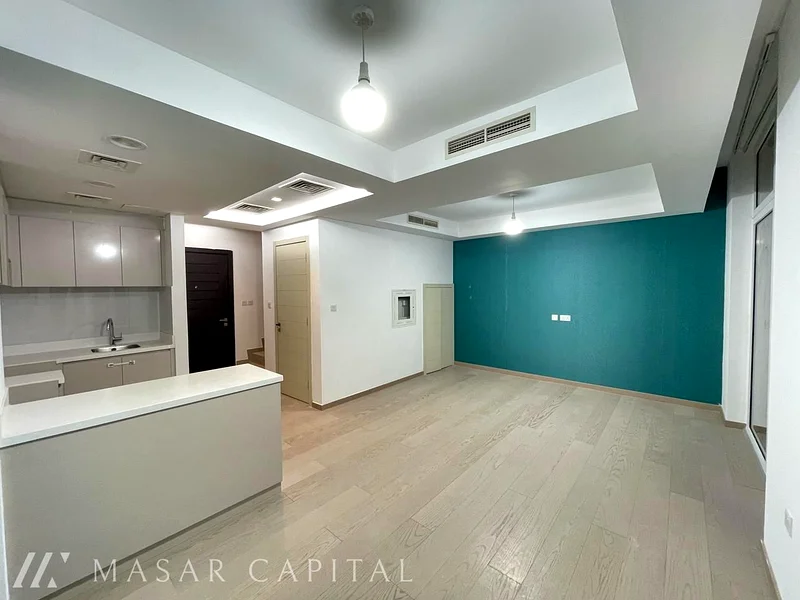 Tenanted | 3 Bed + Rooftop | Spacious Layout64003252246274111