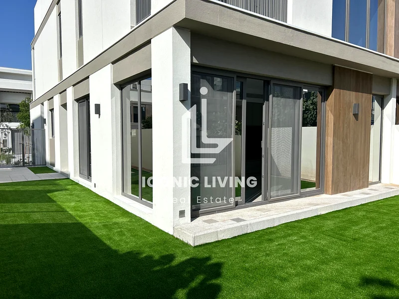 Fully Upgraded Villa | Landscaped | Prime Location Near Pool63806547536642114