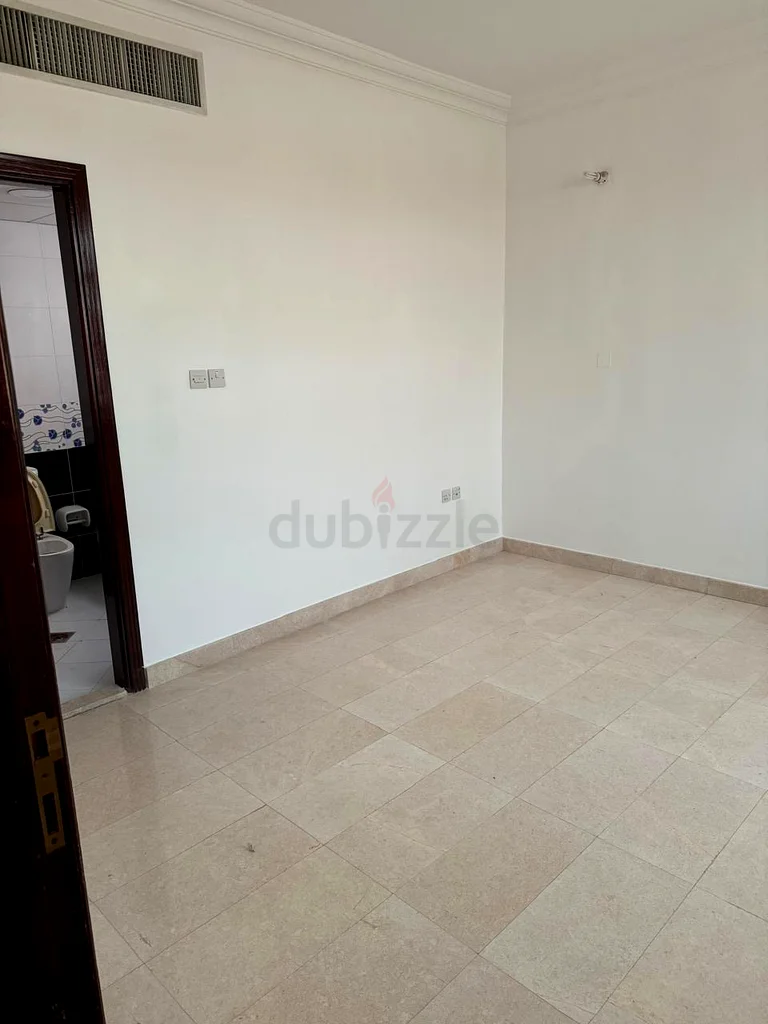 فيلا 6 غرف نوم للإيجار في الزعب، مباشرة من المالك بدون عمولة63228811223297112