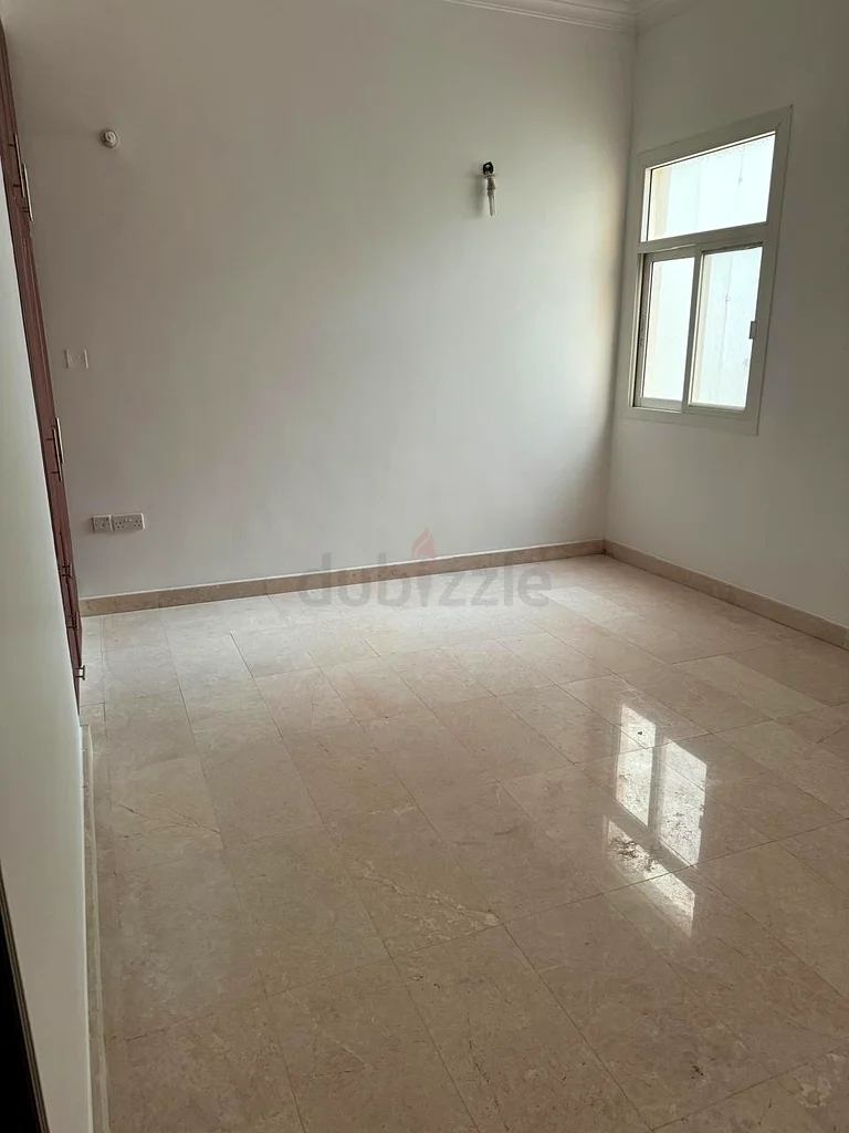 فيلا 6 غرف نوم للإيجار في الزعب، مباشرة من المالك بدون عمولة63228811223297114