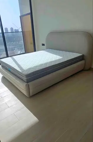 Luxurious queen-Size Bed with Mattress for Sale!