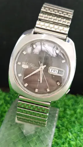 Vintage Seiko 5 Automatic Japan made Mens Watch (USED)