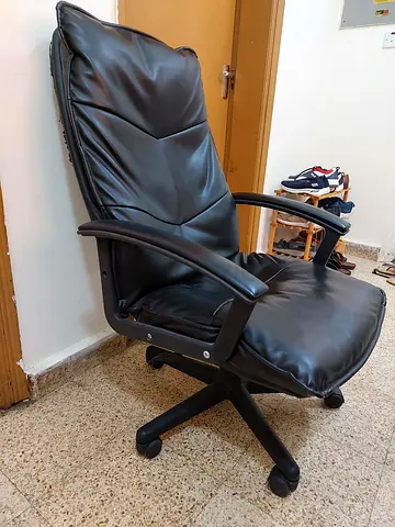 Elegant Black Office Chair for Ultimate Comfort