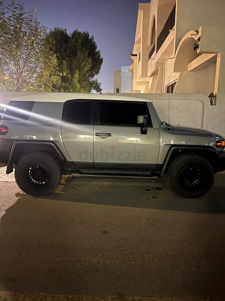 FJ CRUISER 2015 GCC, No Paint, No Accident, Automatic Transmission63437614843009111